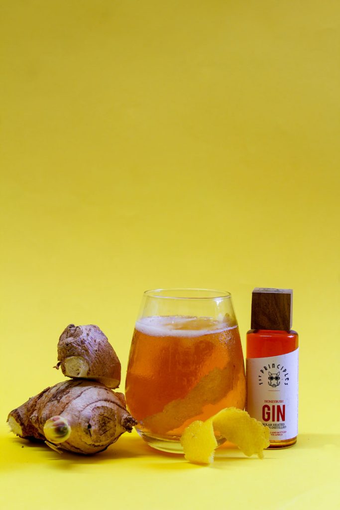 Horse's Neck cocktail with ginger and gin
